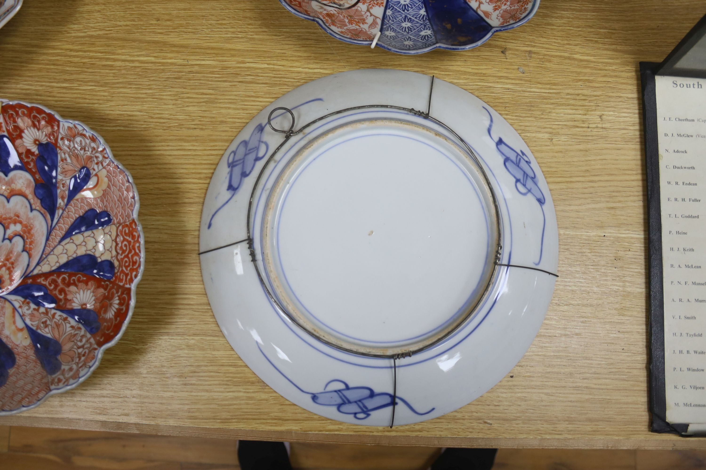 Seven various Japanese Imari dishes, late 19th century, 29.5 to 30.5cm wide